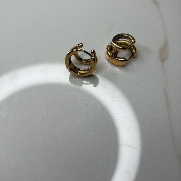 Elegant Gold Hoop Earrings - Picture 1 of 7